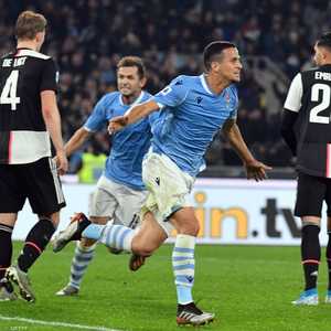 ألحق لاتسيو الخسارة الأولى هذا الموسم بيوفنتوس