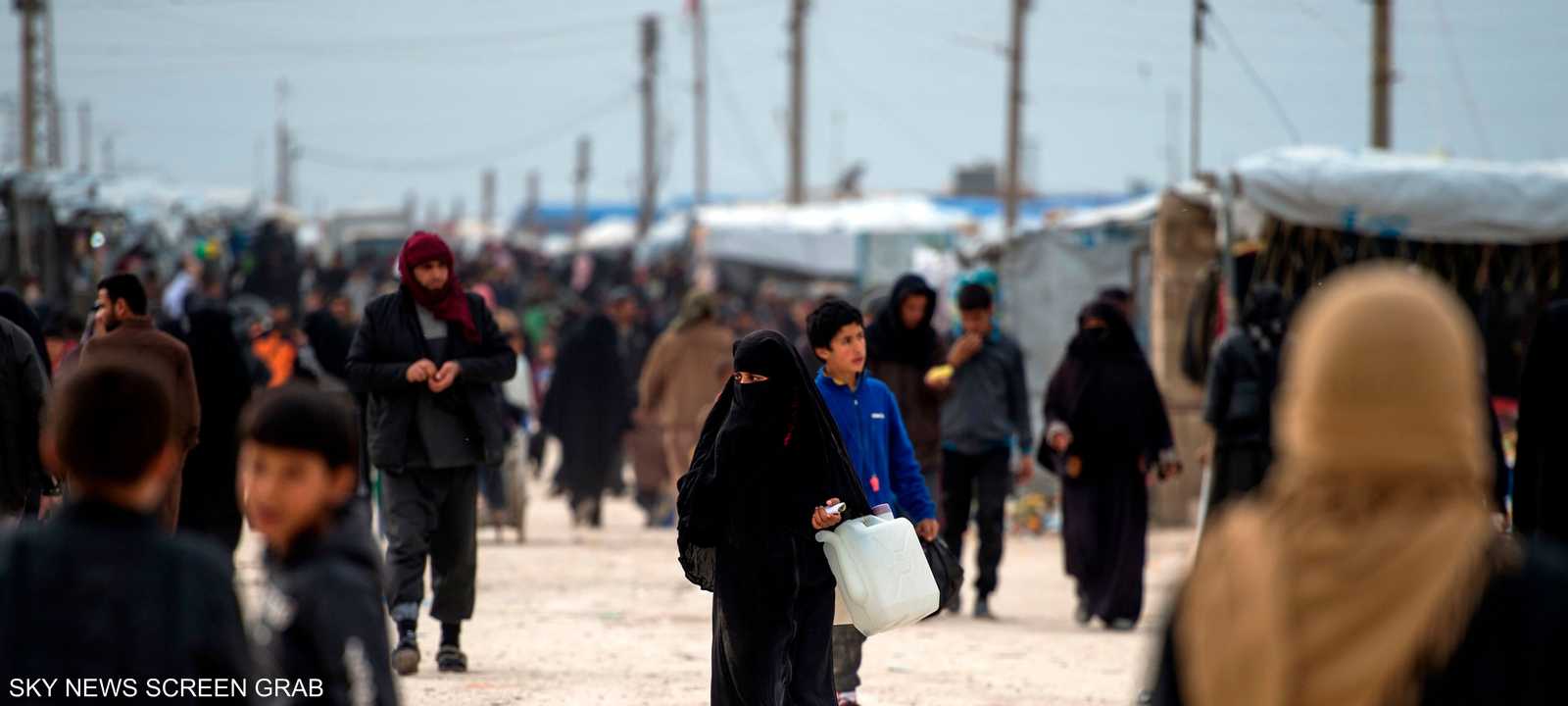 نازحون سوريون في مخيم الهول شمال شرق سوريا