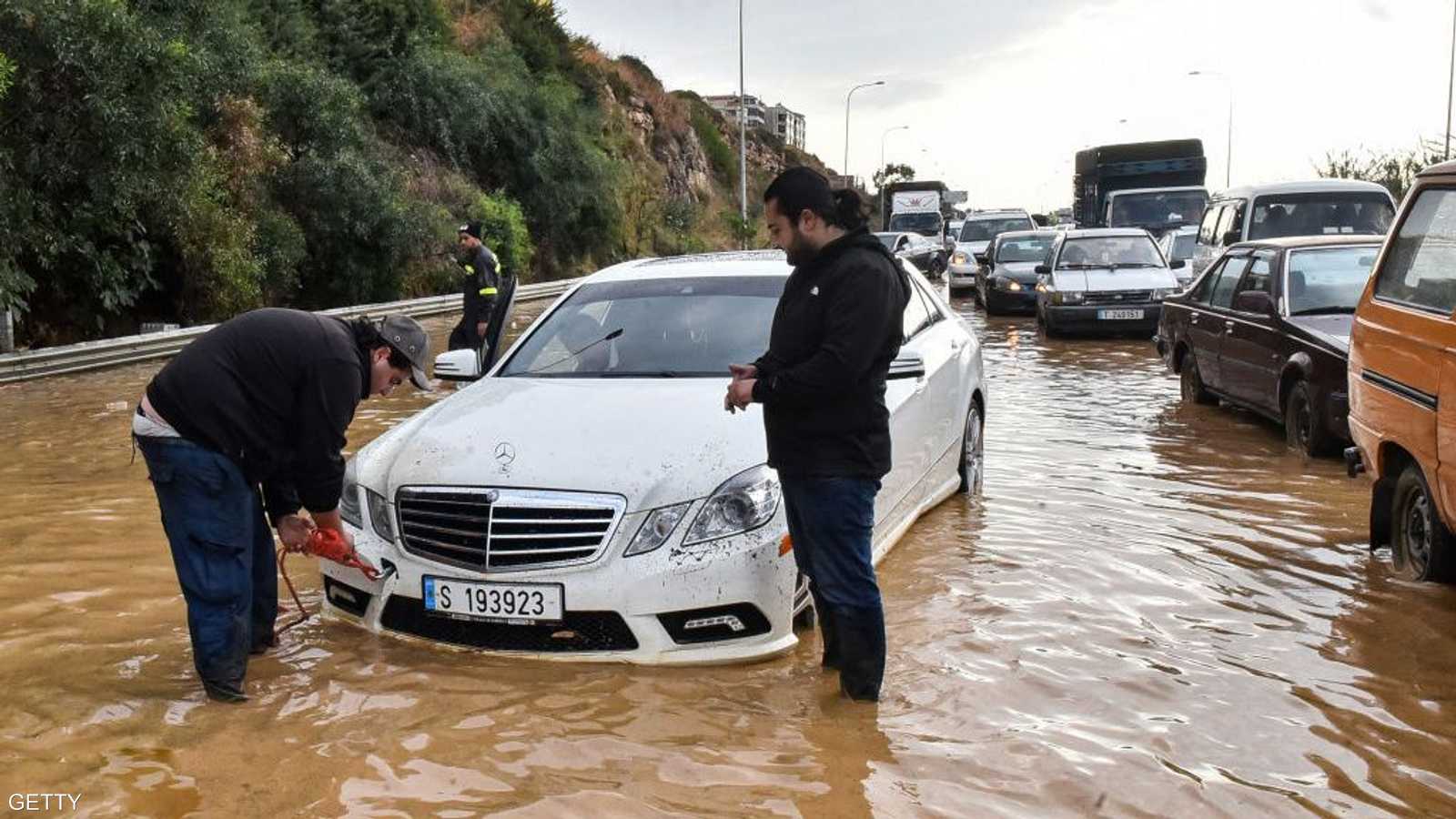 عدة مناطق في جنوب العاصمة تضررت بالطقس السيء.