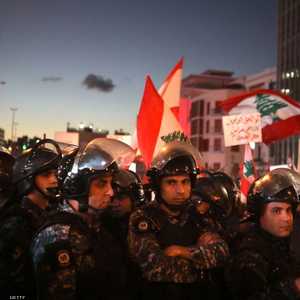 اندلعت الاحتجاجات في أنحاء البلاد منذ 17 أكتوبر الماضي.