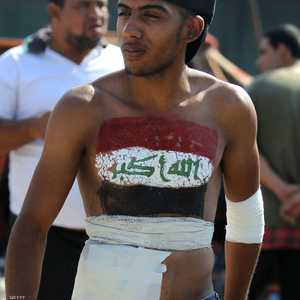 أرشيفية لأحد جرحى التظاهرات في بغداد
