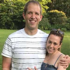 العريسان تعرضا لحروق شديدة