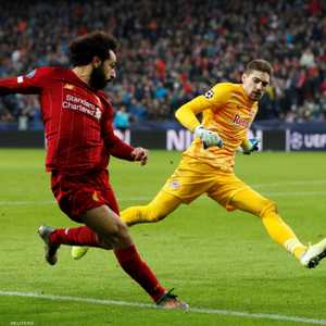 صلاح سجل من زاوية ضيقة للغاية