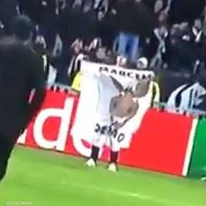 صورة الحمار التي كادت تسبب أزمة في اللقاء