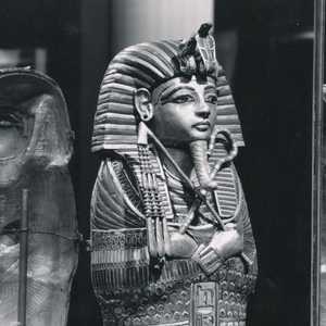 تمثال لتوت عنخ آمون