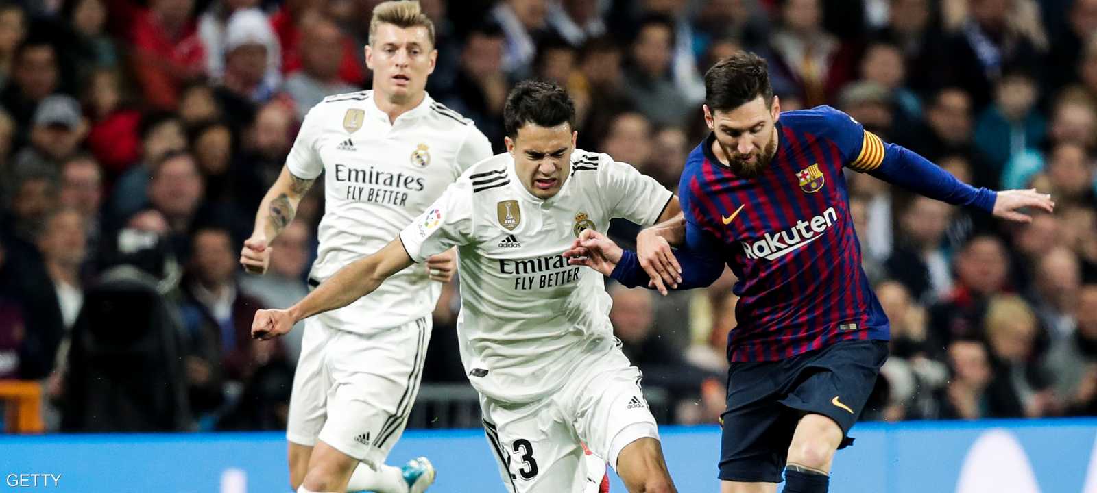 الجماهير تنتظر مباراة نارية بين برشلونة وريال مدريد