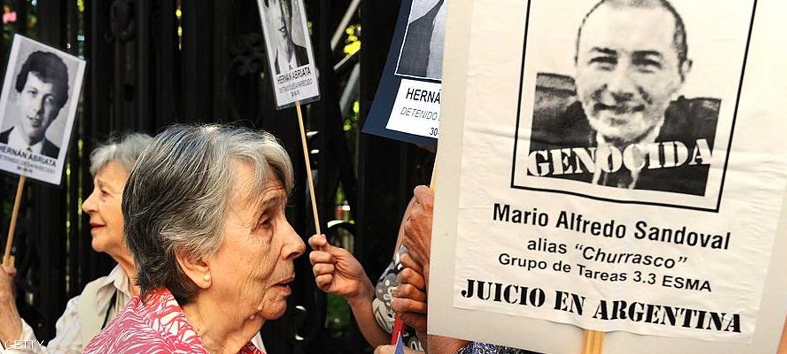 أهالي ضحايا الحرب القذرة دأبوا على المطالبة بملاحقة ساندوفال