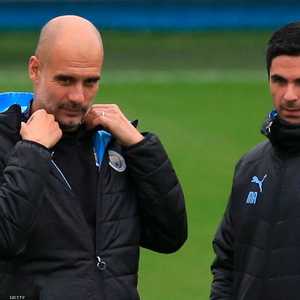 ميكيل أرتيتا رفقة مواطنه الإسباني بيب غوارديولا