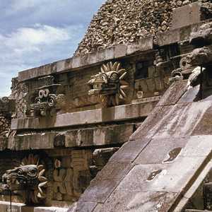 جانب من بقايا حضارة الآزتك في المكسيك.