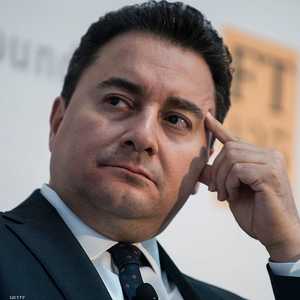 علي باباجان كان نائبا لرئيس الوزراء السابق أحمد داود أوغلو.