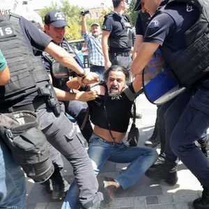 تشن أنقرة حملة على من تشتبه في أنهم من أنصار غولن.