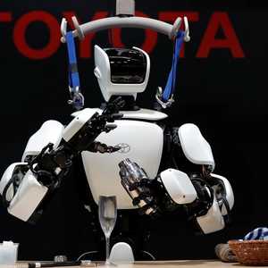 يمكن استخدام الروبوت مستقبلا لإجراء عمليات جراحية عن بعد.