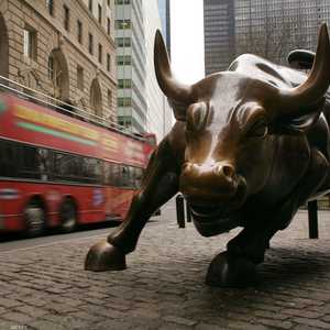 تمثال الثور في الحي المالي لنيويورك ويرتبط بارتفاع الأسهم