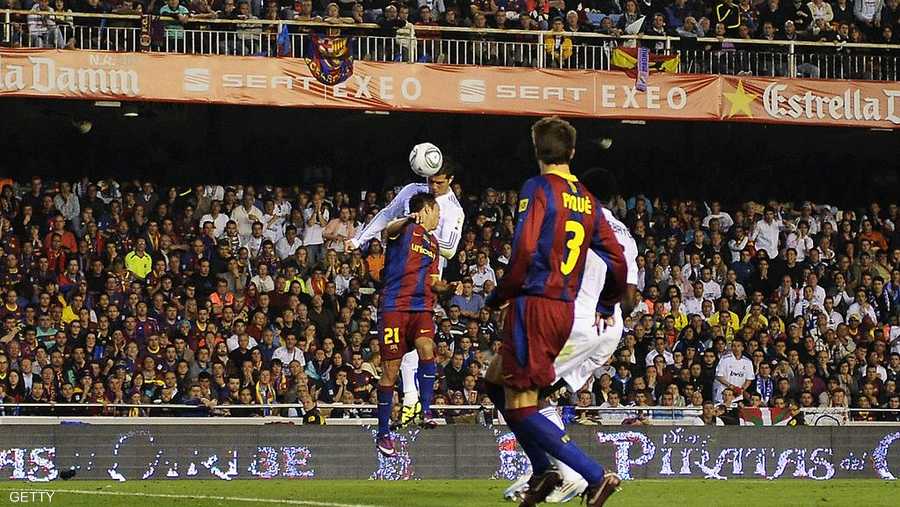 هدف شهير "للدون" في مرمى برشلونة من قفزة هوائية