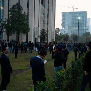 المواطنون في الشوارع بعد الزلزال