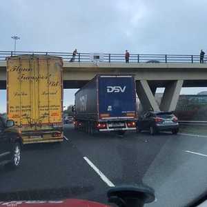 تصرف السائق الشجاع أنقذ تلك المرأة