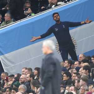 صورة بوتشيتينو في المدرحات.. ومورينيو يقود توتنهام في الملعب