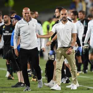 زيدان في لقطة مع غوارديولا