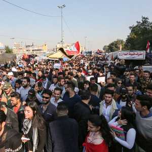 المتظاهرون يطالبون برحل الطبقة السياسية الحالية كلها.