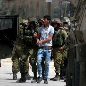 اعتقال جنود إسرائيليين لفلسطيني - أرشيفية