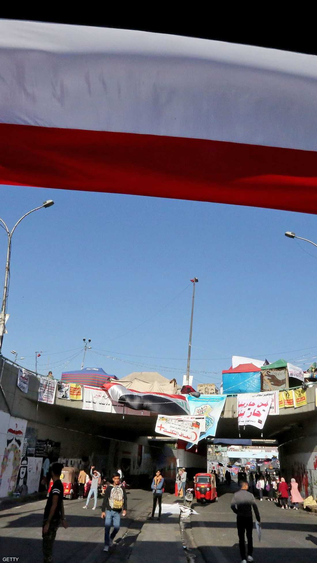 اجتاحت التظاهرات بغداد ومدن الجنوب، وقوبلت التظاهرات برد فعل عنيف من القوات الأمنية باطلاق الرصاص الحي