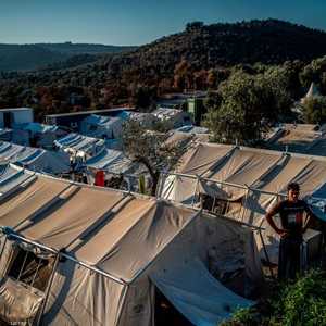 أكثر من 40 ألف مهاجر ولاجئ يعيشون في ظروف صعبة باليونان