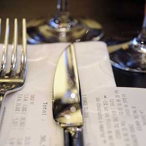 حصلت النادلة على ألفي دولار كبقشيش