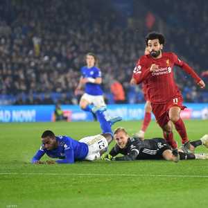 فضل صلاح التسديد من زاوية ضيقة بدلا من السيطرة على الكرة