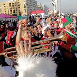 المتظاهرون لا يزالون ينزلون للشوارع في لبنان رغم العطلات.