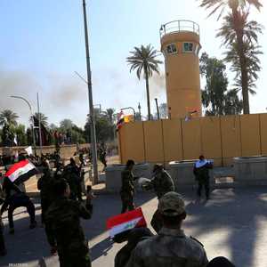 المحتجون اقتحموا السفارة الأميركية ببغداد