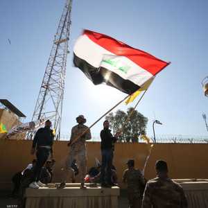 متظاهرون موالون لإيران يقتحمون السفارة الأميركية في بغداد