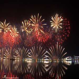 سماء الإمارات تضيئ احتفالا بالعام الجديد