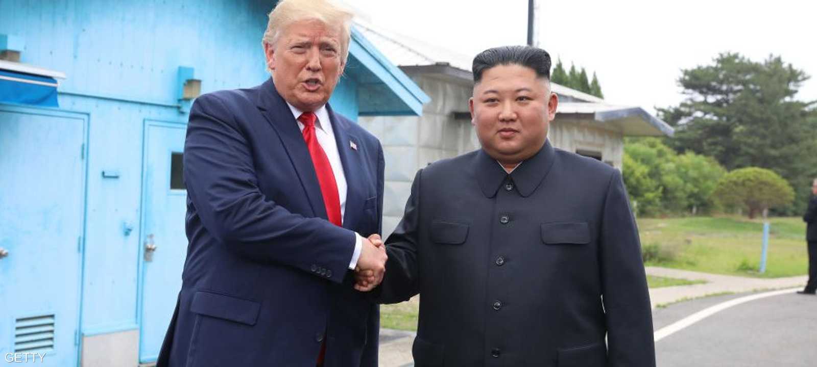 صورة أرشيفية للقاء سابق بين ترامب وكيم