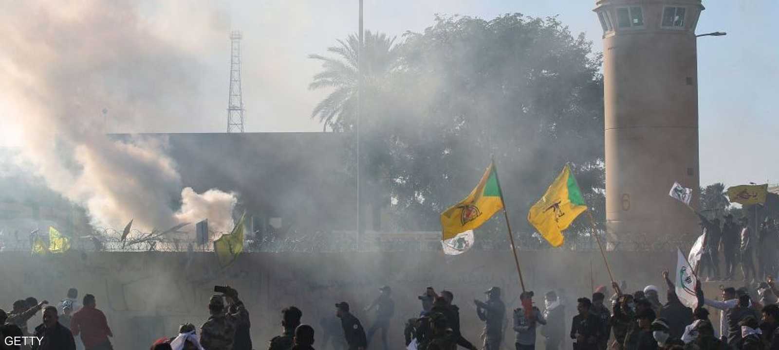 احتجاجات عنيفة عند السفارة الأميركية في العراق