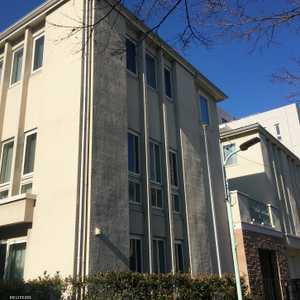 منظر لمنزل يعتقد أن غصن عاش فيه قبل فراره إلى لبنان