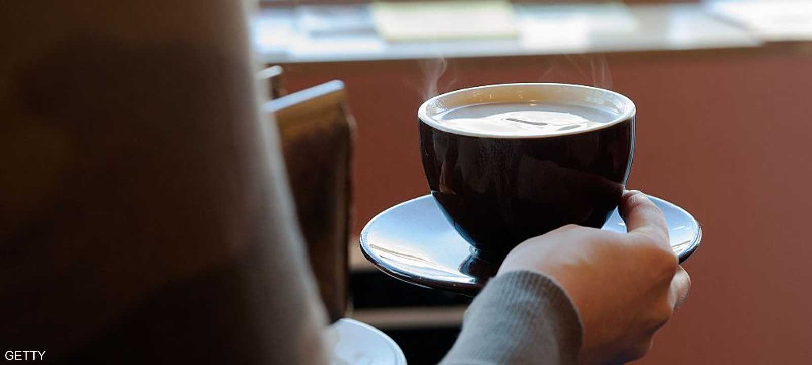 شرب القهوة مساءً يربك نوم الإنسان