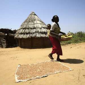صورة أرشيفية لسيدة سودانية بإقليم دارفور