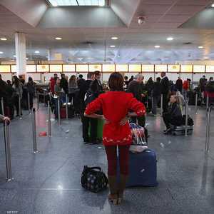 بريطانيا تنصح بالتفكير مليا فيما إذا كان السفر لإيران ضروريا