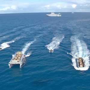 مجموعة ضاربة تتقدمها حاملة الطائرات المروحية ميسترال