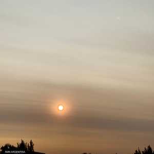 دخان حرائق أستراليا صبغ السماء في الأرجنتين