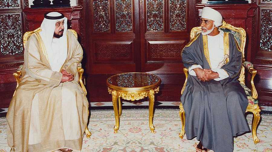 خلال لقاء السلطان قابوس مع الرئيس الإماراتي الشيخ خليفة بن زايد آل نهيان