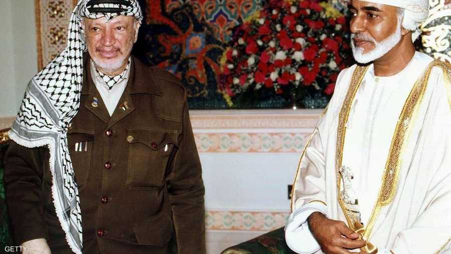 السلطان قابوس مع الرئيس الفلسطيني الراحل ياسر عرفات