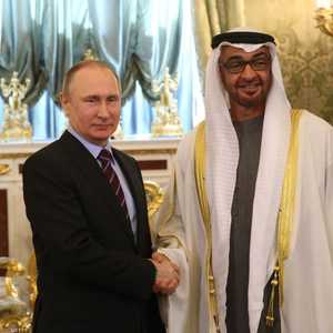 الشيخ محمد بن زايد وبوتن في لقاء سابق