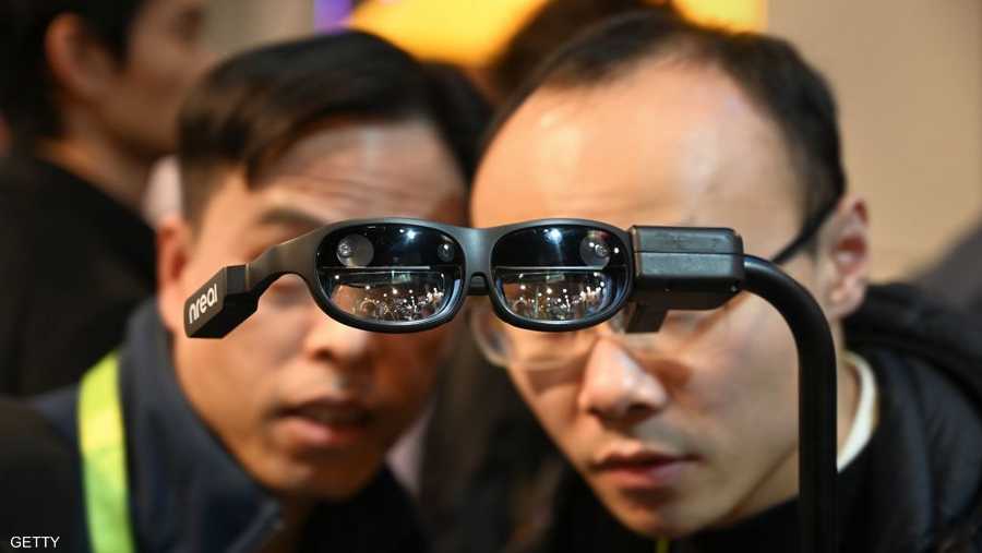 "إن ريال"، هي نظارات الواقع المعزز والتي تتيح للمستخدم المزج بين الصور الافتراضية مع العالم الحقيقي