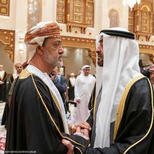 ولي عهد أبوظبي يقدم العزاء لسلطان عمان