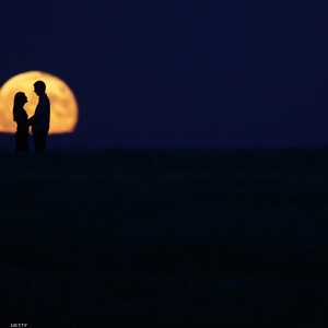 مايزاوا سيصحب حبيبته إلى القمر