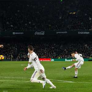 سيبايوس يسجل آخر ركلة حرة لريال مدريد قبل عام
