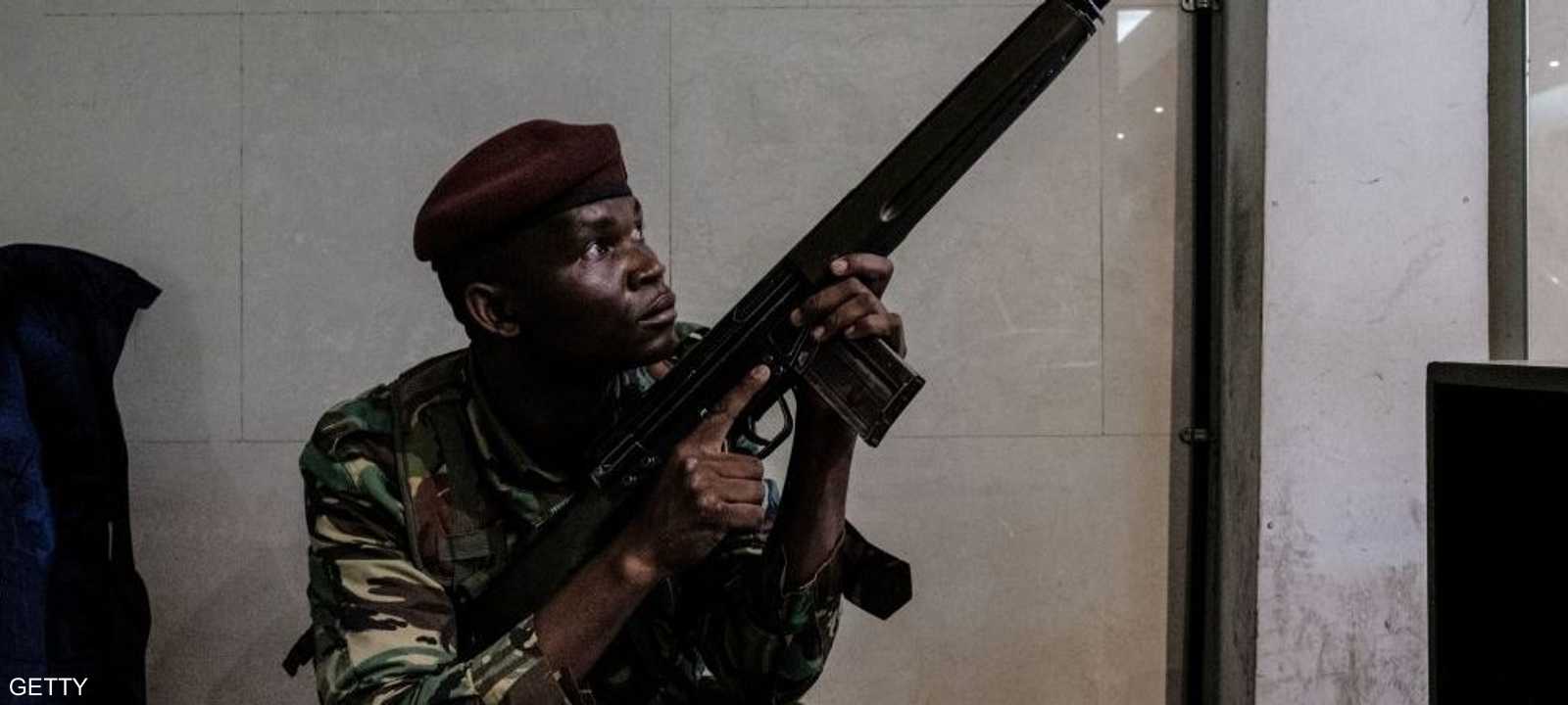 أحد عناصر قوى الأمن في كينيا (أرشيف)