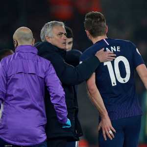 مورينيو يواسي كين لحظة خروجه مصابا