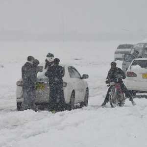 الطقس الشتوي السيء أودى بحياة المزيد من الأشخاص بباكستان